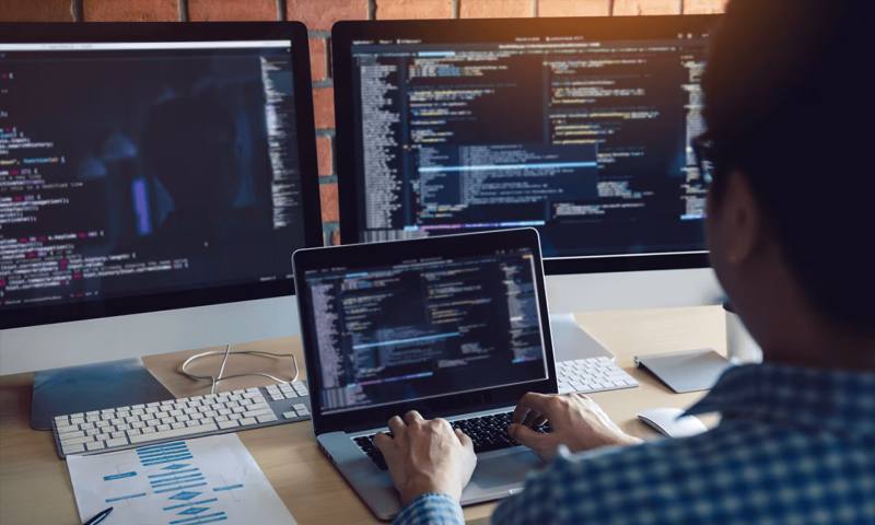 数据科学选型：R与Python如何赋能安宁区网站建设？